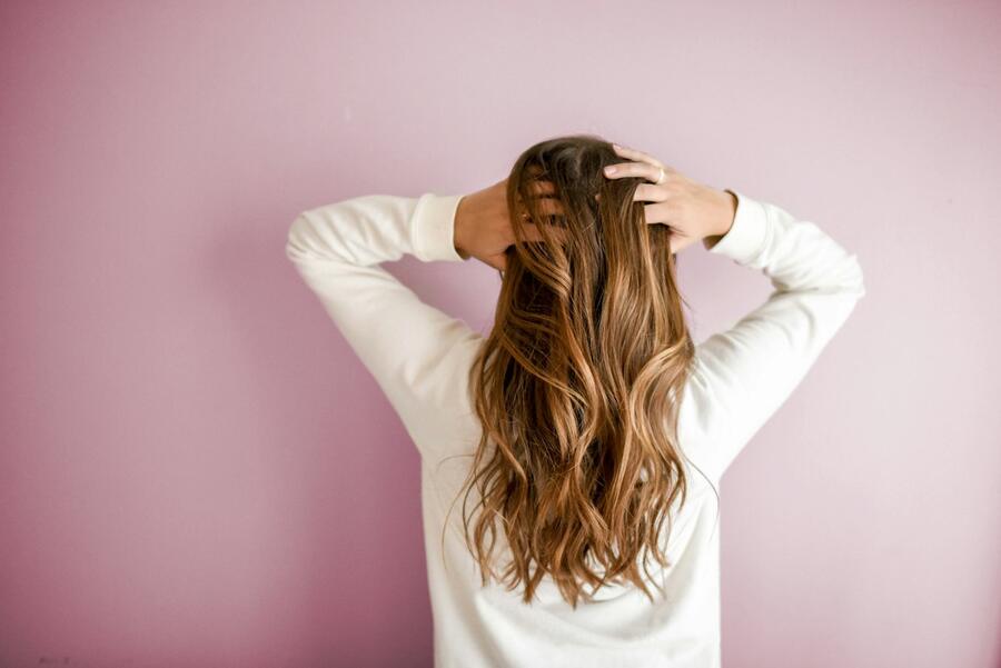 Woman with long wavy hair, seen from behind